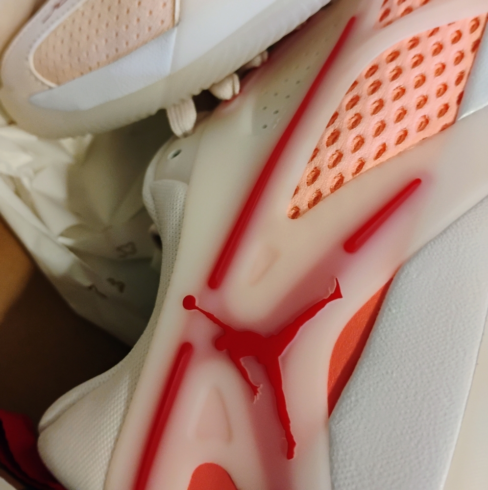 Women's Cute New Jordan Men's Heir Series Treat Yourself Shoes - Picture 8 of 9